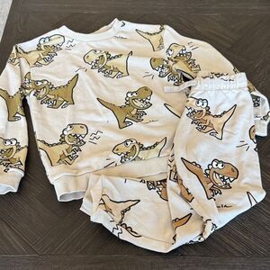 H&M sweatsuit, dinosaur, christmas gifts, casual, play clothes, boys size 6